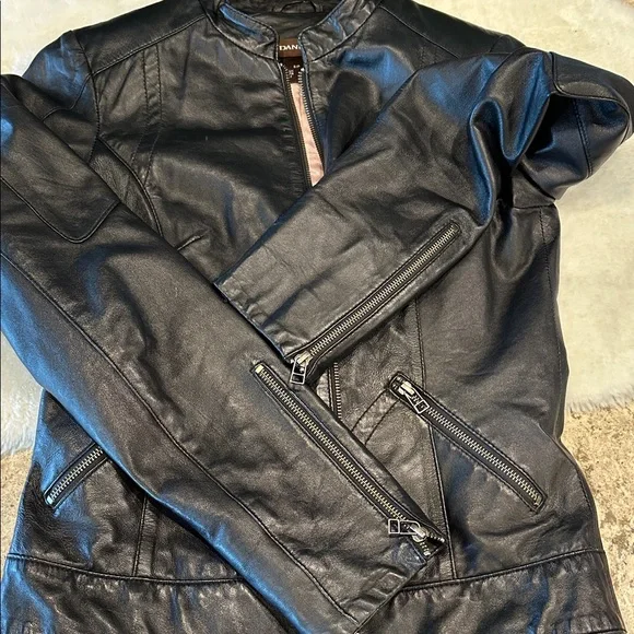 Danier leather jacket - Picture 9 of 11